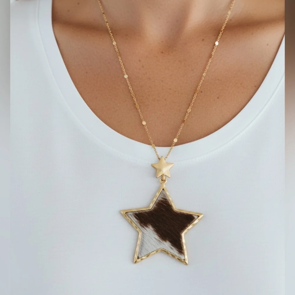 ❤️Gold Star Pendant Necklace - Picture 2 of 2